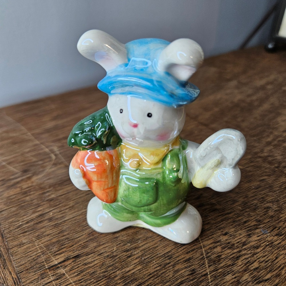 Walmart Vintage Ceramic‎ Bunny Rabbit Gardener Figurine Blue Hat Carrot 3.5 Inch